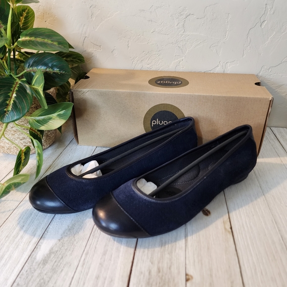 Pluggz Isis Navy Suede Ballet Flats NIB Size 6 - Picture 6 of 14